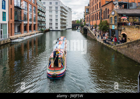 Schmalen Boot, Jenny Wren, Regents Canal, Camden, London, England, Großbritannien Stockfoto