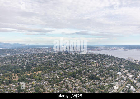 Luftaufnahme von Queen Anne Nachbarschaft und Downtown Seattle, Washington State, USA Stockfoto