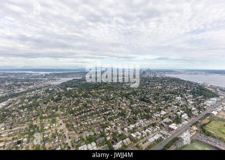 Luftaufnahme von Queen Anne Nachbarschaft und Downtown Seattle, Washington State, USA Stockfoto