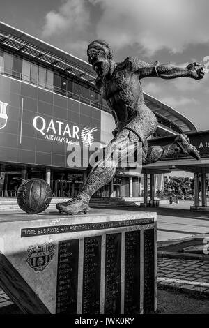 Statue von Fußball-Spieler Ladislau Kubala Stecz im Camp Nou Barcelona - Barcelona/Spanien - vom 2. Oktober 2016 Stockfoto