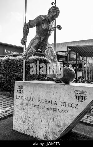 Statue von Fußball-Spieler Ladislau Kubala Stecz im Camp Nou Barcelona - Barcelona/Spanien - vom 2. Oktober 2016 Stockfoto