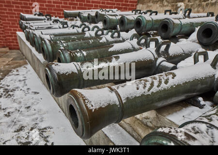 Alten Krieg Waffen im Kreml, Moskau. Stockfoto