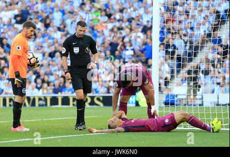 Von Manchester City Gabriel Jesus nimmt eine Verletzung während der Premier League Match an der AMEX Stadion, Brighton. PRESS ASSOCIATION Foto. Bild Datum: Samstag, August 12, 2017. Siehe PA-Geschichte Fußball Brighton. Photo Credit: Gareth Fuller/PA-Kabel. Einschränkungen: EDITORIAL NUR VERWENDEN Keine Verwendung mit nicht autorisierten Audio-, Video-, Daten-, Spielpläne, Verein/liga Logos oder "live" Dienstleistungen. On-line-in-Verwendung auf 75 Bilder beschränkt, kein Video-Emulation. Keine Verwendung in Wetten, Spiele oder einzelne Verein/Liga/player Publikationen. Stockfoto