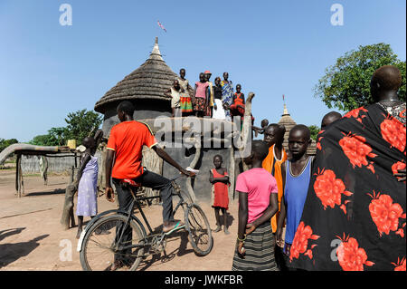 Der Süden des Sudan, Dorf in der Nähe von Rumbek, Ton Hütte von Dinka Stamm Stockfoto