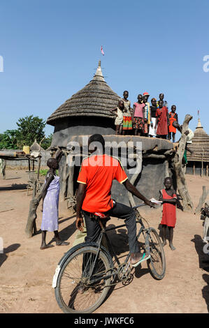 Der Süden des Sudan, Dorf in der Nähe von Rumbek, Ton Hütte von Dinka Stamm Stockfoto