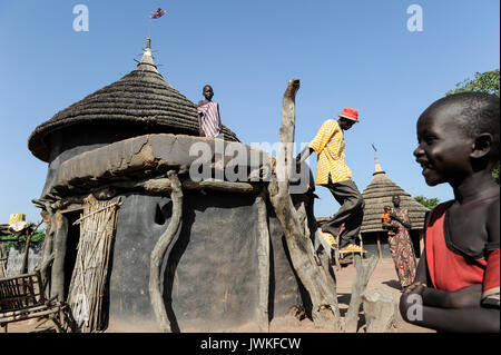 Der Süden des Sudan, Dorf in der Nähe von Rumbek, Ton Hütte von Dinka Stamm Stockfoto