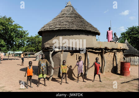 Der Süden des Sudan, Dorf in der Nähe von Rumbek, Ton Hütte von Dinka Stamm Stockfoto