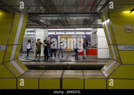 Jungfernstieg U-Bahn (U-Bahn) Station in Hamburg, Deutschland Stockfoto