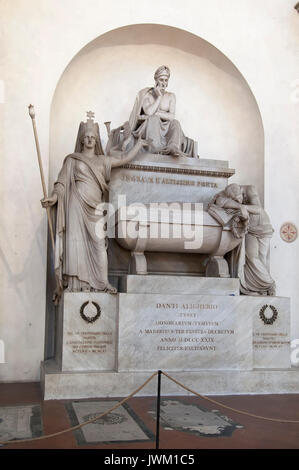 Grab von Dante Aligheri in gotischen Basilika di Santa Croce (Basilika des Heiligen Kreuzes) im historischen Zentrum von Florenz aufgeführt von der UNESCO zum Weltkulturerbe i Stockfoto