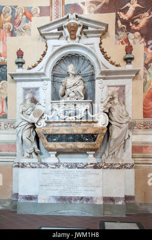 Grab von Galileo Galilei im gotischen Basilika di Santa Croce (Basilika des Heiligen Kreuzes) im historischen Zentrum von Florenz aufgeführt von der UNESCO zum Weltkulturerbe Stockfoto