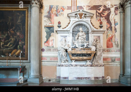 Grab von Galileo Galilei im gotischen Basilika di Santa Croce (Basilika des Heiligen Kreuzes) im historischen Zentrum von Florenz aufgeführt von der UNESCO zum Weltkulturerbe Stockfoto