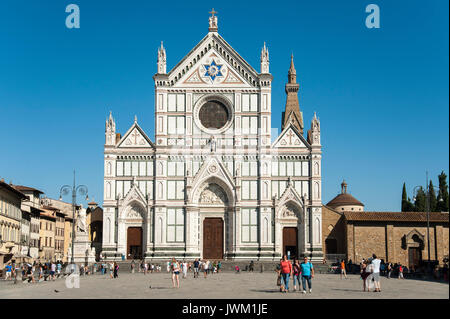 Gotische Basilika di Santa Croce (Basilika des Heiligen Kreuz) an der Piazza di Santa Croce im historischen Zentrum von Florenz aufgeführt von der UNESCO zum Weltkulturerbe in Stockfoto