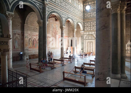 Romanische Basilika di San Miniato al Monte (Basilika des Heiligen Minias auf dem Berg) in Florenz, Toskana, Italien. 7. August 2016 © wojciech Strozyk/ Stockfoto