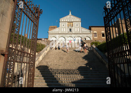 Romanische Basilika di San Miniato al Monte (Basilika des Heiligen Minias auf dem Berg) in Florenz, Toskana, Italien. 7. August 2016 © wojciech Strozyk/ Stockfoto