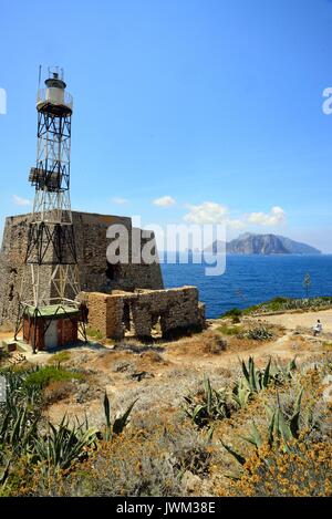 Kampanien, Italien. Ein Blick auf Capri von Punta Campanella. Stockfoto