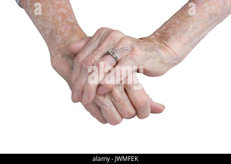 Die Hände von einer älteren Frau isoliert auf weiss Stockfoto