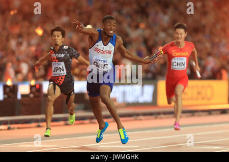 Großbritanniens Nathanael Mitchell Blake nimmt Gold in der 4 x 100 m Staffel finale bei Tag neun der Leichtathletik-WM 2017 auf der Londoner Stadion. Stockfoto