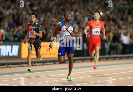 Großbritanniens Nathanael Mitchell Blake nimmt Gold in der 4 x 100 m Staffel finale bei Tag neun der Leichtathletik-WM 2017 auf der Londoner Stadion. Stockfoto