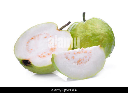 Frische Guajava-frucht solated auf weißem Hintergrund Stockfoto