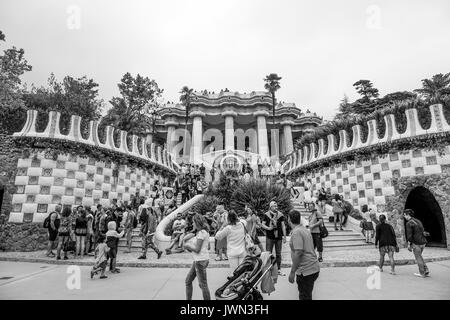 Wunderbarer Eingangsbereich im Park Güell in Barcelona - Barcelona/Spanien - vom 2. Oktober 2016 Stockfoto