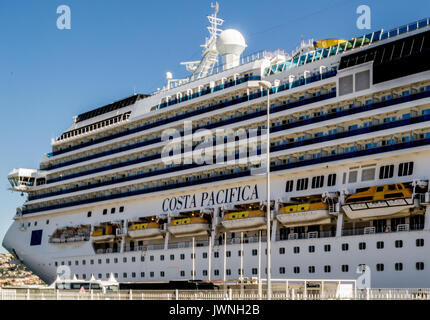 Costa Pacifica, Costa Cruises - Marseille, Frankreich - 08. Mai 2017: Costa Pacifica Kreuzfahrtschiff im Hafen von Marseille angedockt Stockfoto