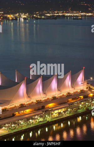 Canada Place in der Nacht, Vancouver, Britisch-Kolumbien, Kanada Stockfoto