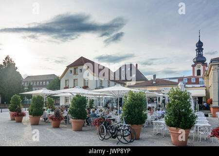 Square Schlossplatz, Restaurant, Kirche St. Pankratius, Schwetzingen, Kurpfalz, Baden-Württemberg, Deutschland Stockfoto