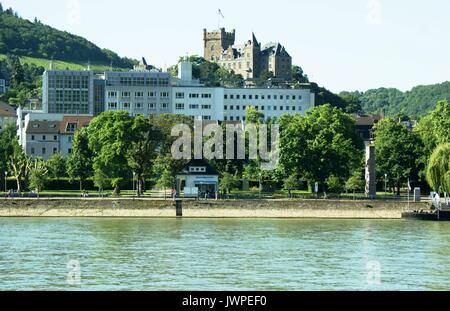 Die Stadt Bingen mit der Burg im Hintergrund. Deutschland Stockfoto