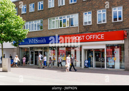 Kombinierte Zweig von W.H.Smith und Post in Orpington High Street. Stockfoto