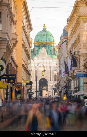 Wien Kohlmarkt, für die Anzahl der luxuriösen Geschäfte der Kohlmarkt in Wien direkt an der Hofburg, Österreich führt bekannt. Stockfoto