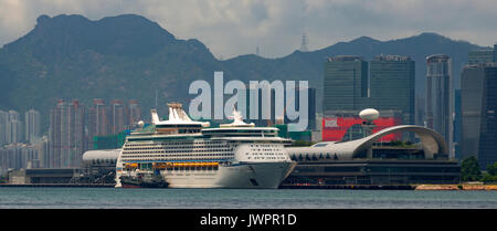 Die neuen Kai Tak Cruise Ship Terminal, mit Hongkongs grösste Dachgarten, Hongkong, China. Stockfoto