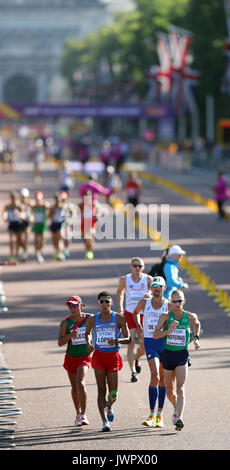 Der irische Robert Heffernan (rechts) tritt am 10. Tag der IAAF-Weltmeisterschaft 2017 beim 50-km-Lauf der Männer an. Bilddatum: Sonntag, 13. August 2017. Siehe PA Story Athletics World. Das Foto sollte lauten: John Walton/PA Wire. EINSCHRÄNKUNGEN: Nur für redaktionelle Zwecke. Keine Übertragung von Ton oder bewegten Bildern und keine Videosimulation. Stockfoto