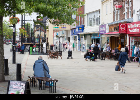 Fareham, einer kleinen Stadt in Hampshire. Das Foto zeigt die Fußgängerzone der West Street, der Haupteinkaufsstraße der Stadt. Stockfoto