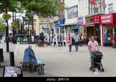 Fareham, einer kleinen Stadt in Hampshire. Das Foto zeigt die Fußgängerzone der West Street, der Haupteinkaufsstraße der Stadt. Stockfoto