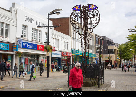 Fareham, einer kleinen Stadt in Hampshire. Das Foto zeigt die Fußgängerzone der West Street, der Haupteinkaufsstraße der Stadt. Stockfoto