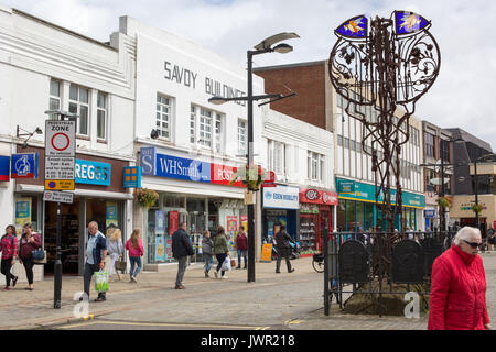 Fareham, einer kleinen Stadt in Hampshire. Das Foto zeigt die Fußgängerzone der West Street, der Haupteinkaufsstraße der Stadt. Stockfoto