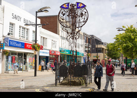 Fareham, einer kleinen Stadt in Hampshire. Das Foto zeigt die Fußgängerzone der West Street, der Haupteinkaufsstraße der Stadt. Stockfoto