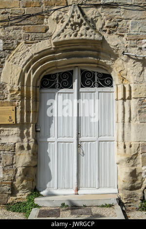 14. jahrhundert Tür von Jeanne d'Albret's House in der ummauerten Stadt Navarrenx, Pyrénées-Atlantiques, Frankreich. Stockfoto