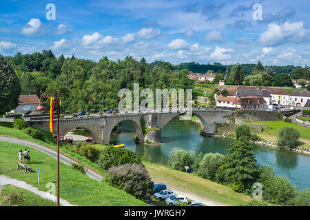 Blick von der Stadtmauer in der Stadt von Navarrenx, Pyrénées-Atlantiques, Frankreich. Stockfoto