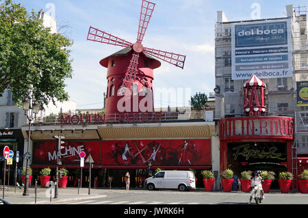 Paris, Frankreich, Le Moulin Rouge, Kabarett eröffnet 1889 und läuft noch, aber eher eine Touristenattraktion heute, Stockfoto