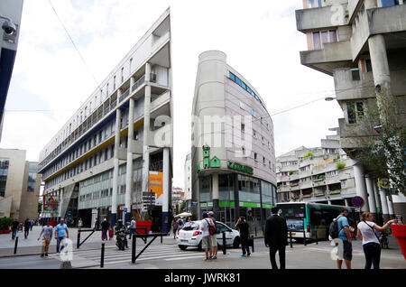 Centre Commercial, das Einkaufsviertel, und Sozialer Wohnungsbau, im Herzen von St. Denis, nördlich von, & zusammenhängenden mit Paris, einer belebten Gegend Stockfoto