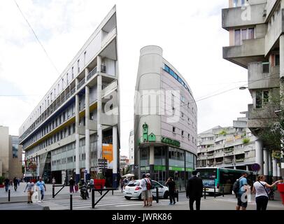 Centre Commercial, das Einkaufsviertel, und Sozialer Wohnungsbau, im Herzen von St. Denis, nördlich von, & zusammenhängenden mit Paris, einer belebten Gegend Stockfoto