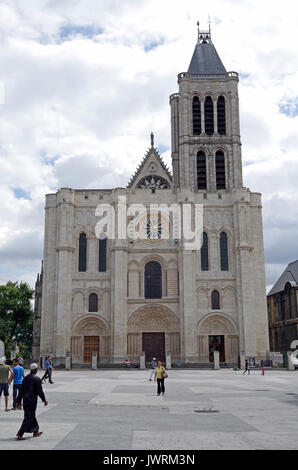 1-3 der Basilika von Saint Denis, mittelalterlichen Abteikirche in der Stadt Saint-Denis, einem nördlichen Vorort von Paris, Frankreich, Stockfoto