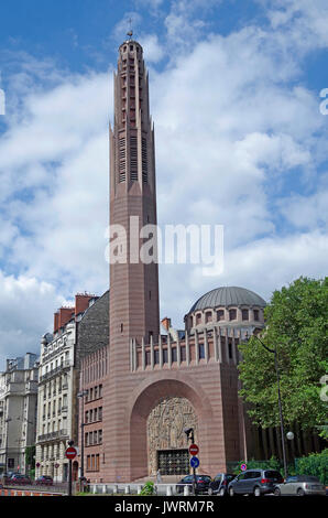 Die Kirche von St. Odile, Paris, Frankreich, eine der Chantiers du Cardinal, Baustellen Kardinal, in den 1930er Jahren eingeweiht. Stockfoto
