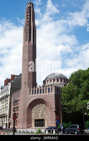 Die Kirche von St. Odile, Paris, Frankreich, eine der Chantiers du Cardinal, Baustellen Kardinal, in den 1930er Jahren eingeweiht. Stockfoto