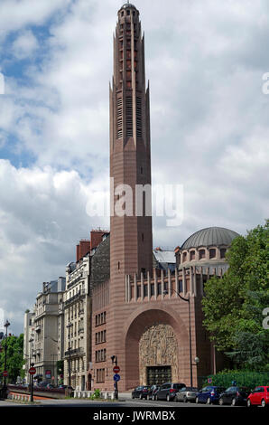 Die Kirche von St. Odile, Paris, Frankreich, eine der Chantiers du Cardinal, Baustellen Kardinal, in den 1930er Jahren eingeweiht. Stockfoto