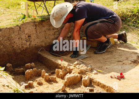 Archäologische Tools, Archäologe Arbeiten vor Ort, Nahaufnahme, Hand und Werkzeug. Stockfoto