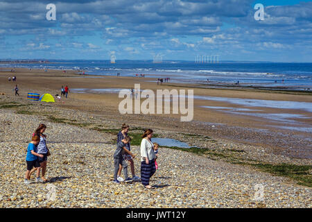 Die Leute am Strand, Sommer, Saltburn am Meer, North Yorkshire, England Stockfoto