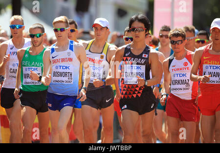 Der britische Tom Bosworth (Dritter links) und der japanische Eiki Takahashi (Mitte rechts) treten am 10. Tag der IAAF-Weltmeisterschaft 2017 im Londoner Stadion beim 20-km-Race Walk der Männer an. Bilddatum: Sonntag, 13. August 2017. Siehe PA Story ATHLETICS World. Das Foto sollte lauten: John Walton/PA Wire. Stockfoto