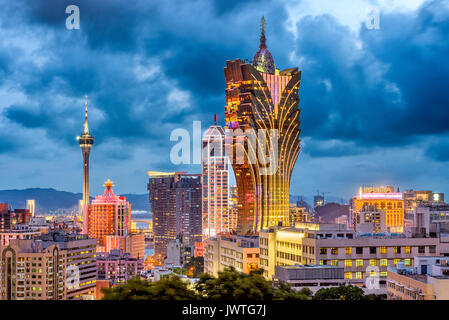 Macau, China die Skyline in der Dämmerung. Stockfoto